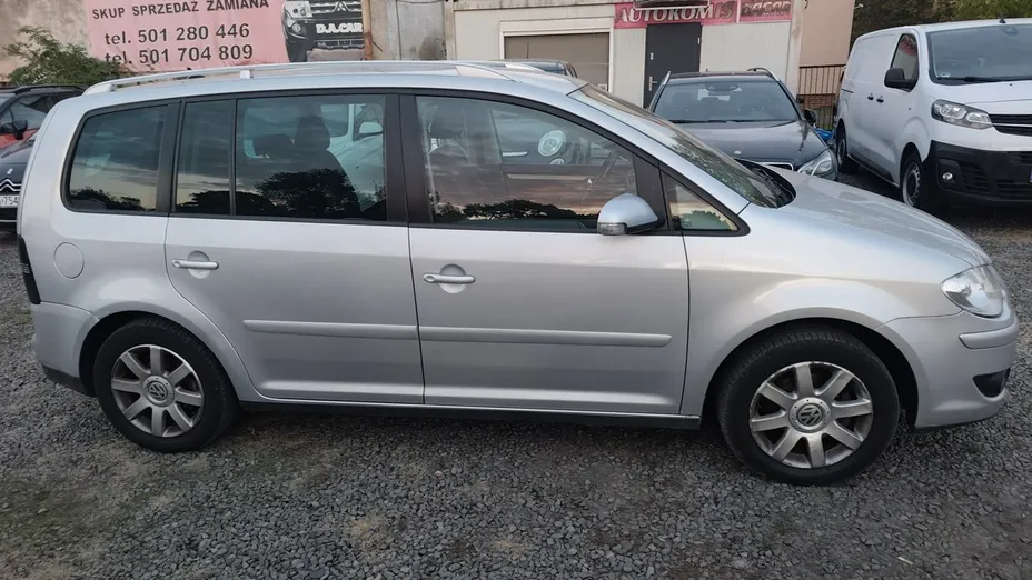 VOLKSWAGEN Touran -