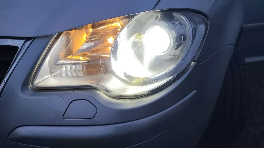 VOLKSWAGEN Touran -