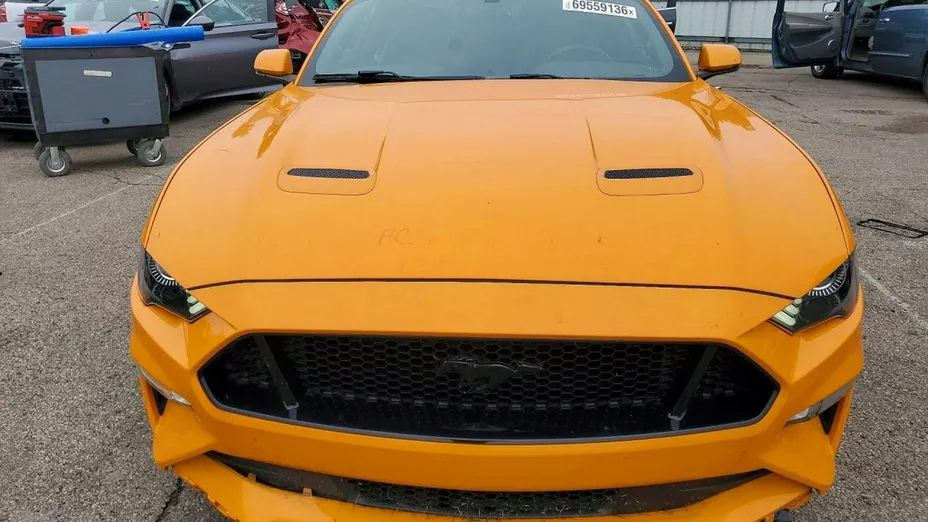 FORD Mustang -