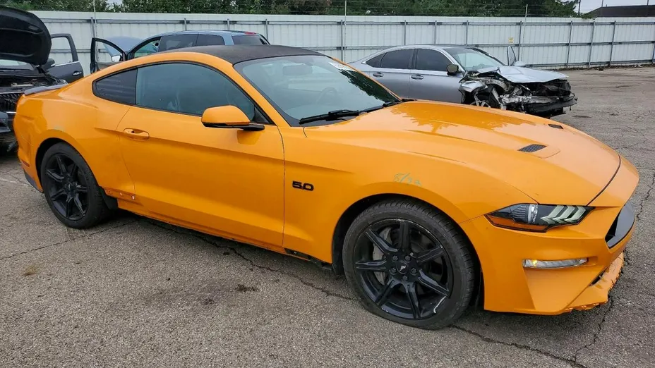 FORD Mustang -