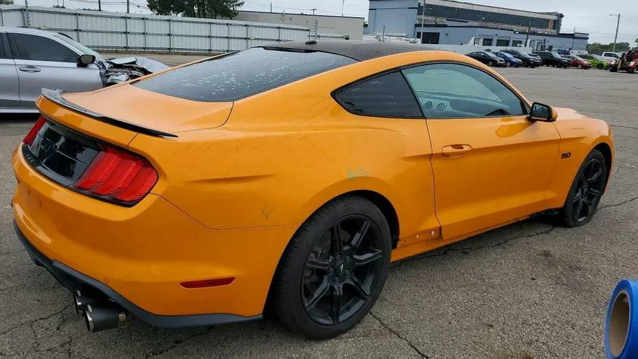 FORD Mustang -
