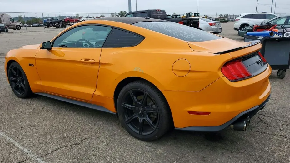 FORD Mustang -