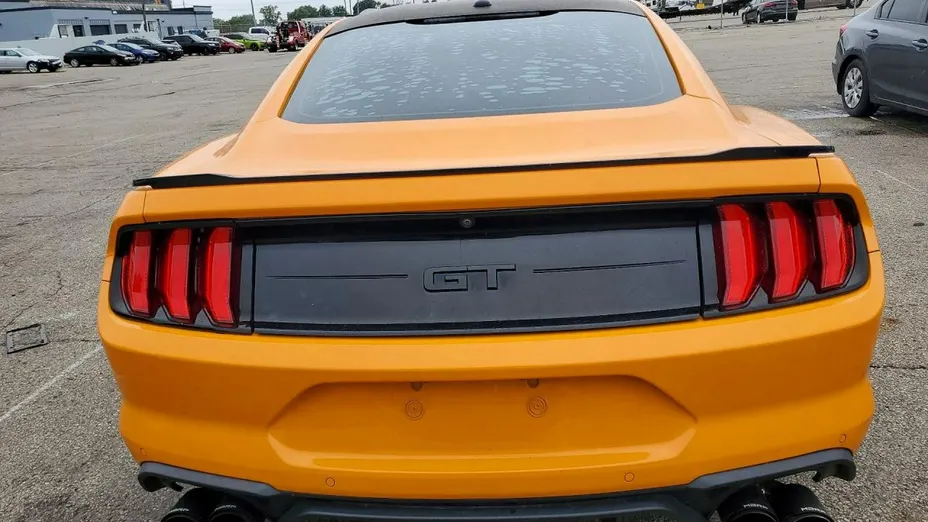 FORD Mustang -