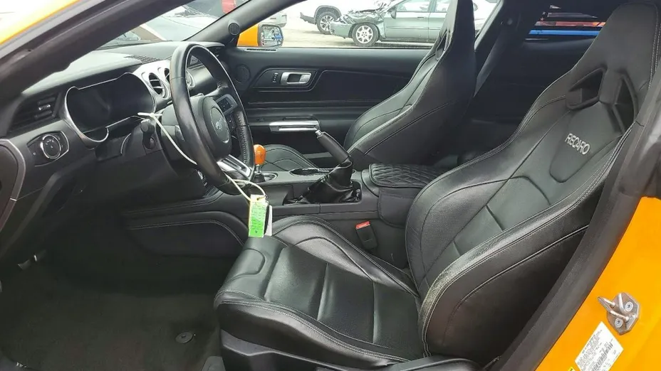 FORD Mustang -