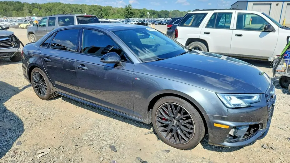 AUDI A4 -
