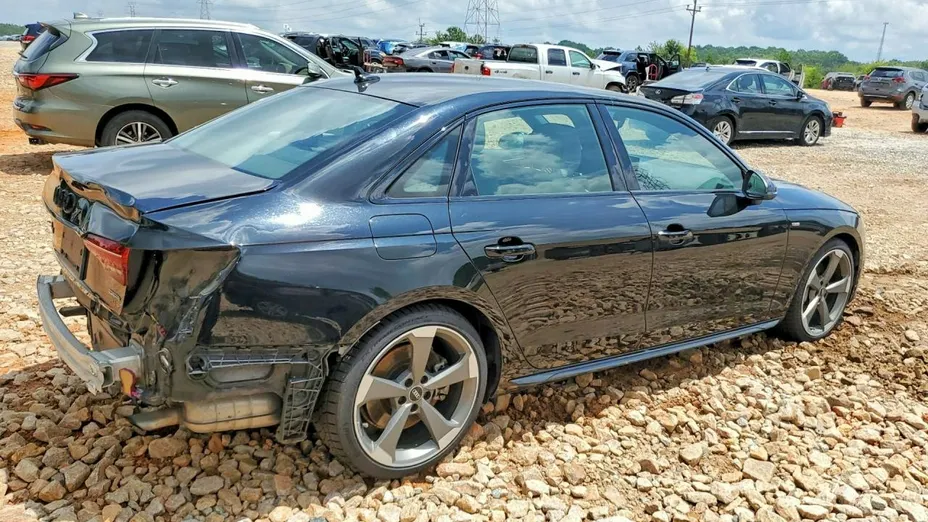 AUDI A4 -