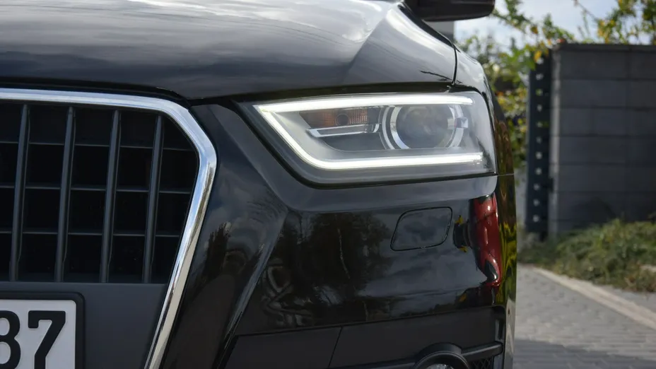 AUDI Q3 -