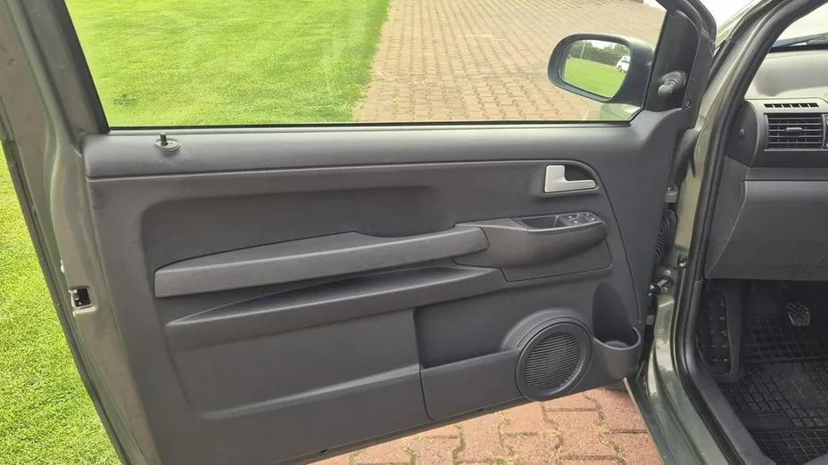 VOLKSWAGEN Fox -