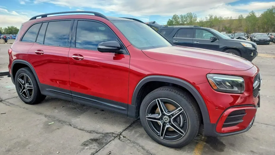 MERCEDES-BENZ GLB -