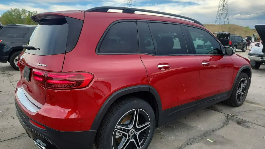 MERCEDES-BENZ GLB -