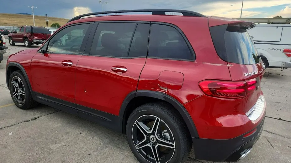 MERCEDES-BENZ GLB -