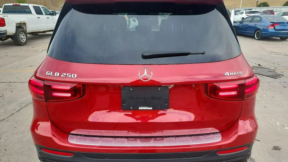 MERCEDES-BENZ GLB -