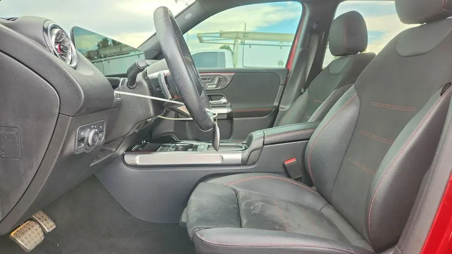 MERCEDES-BENZ GLB -