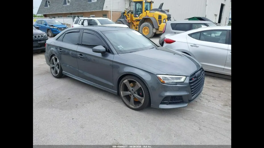 AUDI S3 -