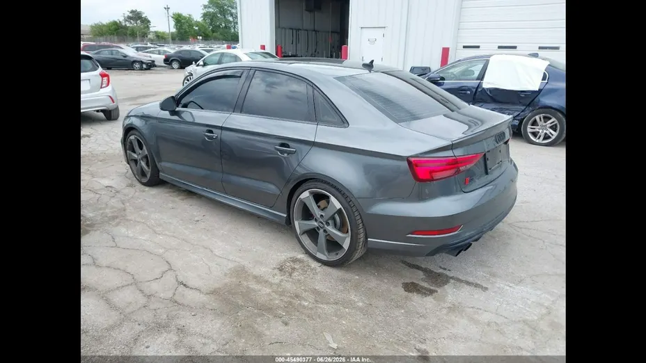 AUDI S3 -