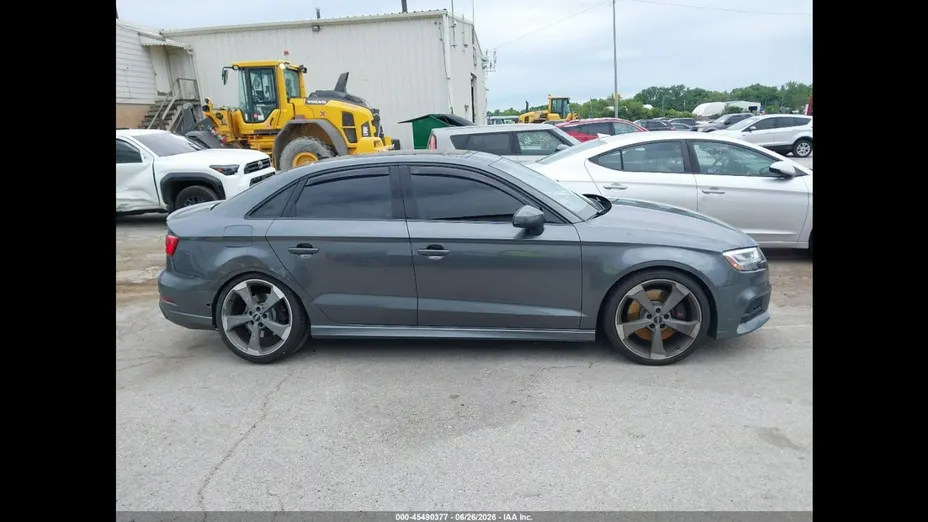 AUDI S3 -