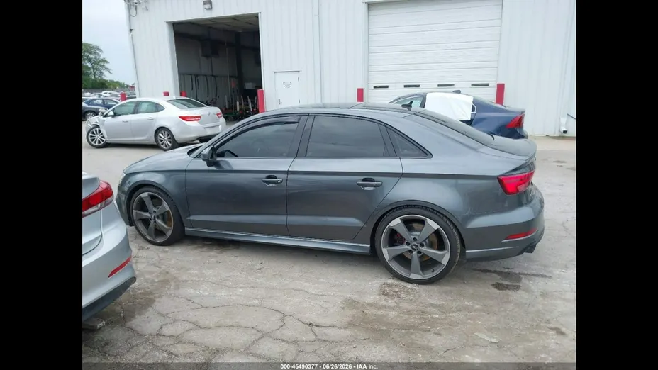 AUDI S3 -