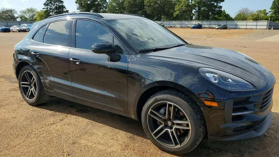 PORSCHE Macan -