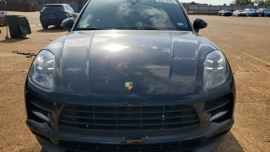 PORSCHE Macan -