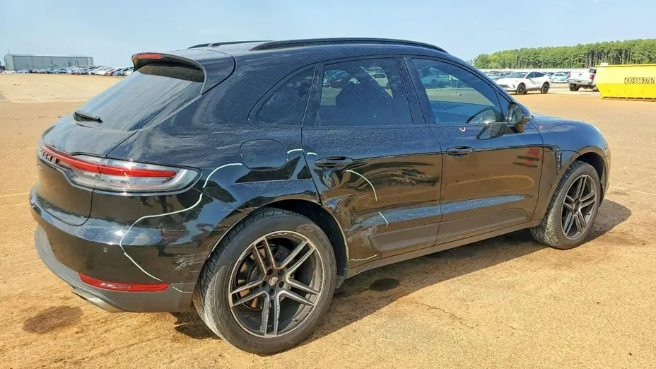 PORSCHE Macan -