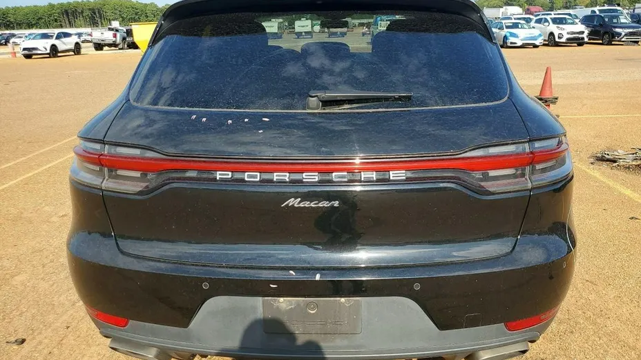 PORSCHE Macan -
