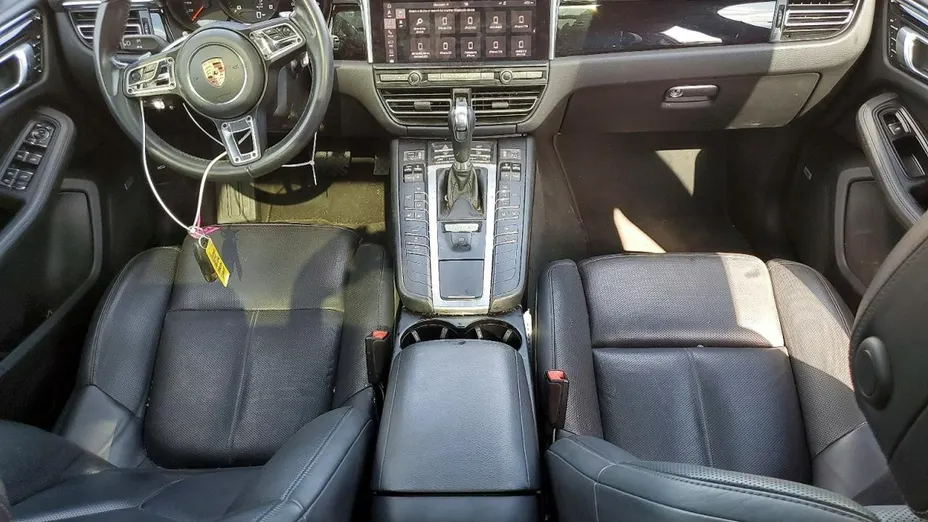 PORSCHE Macan -