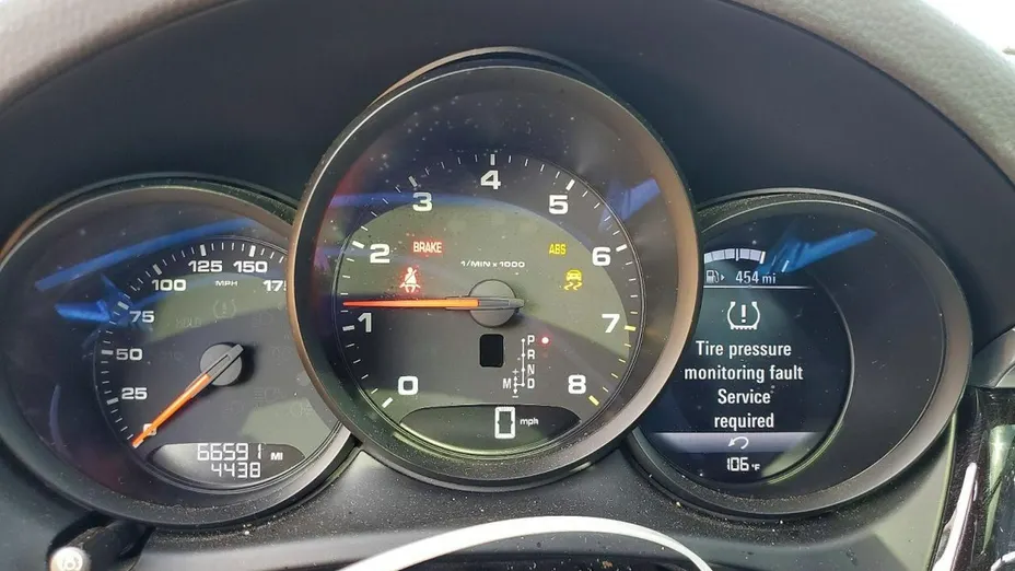 PORSCHE Macan -