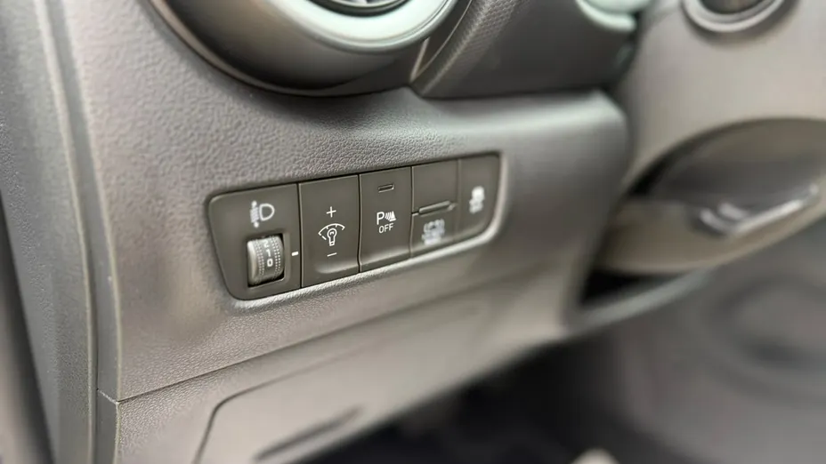 HYUNDAI Kona -