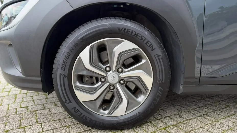 HYUNDAI Kona -