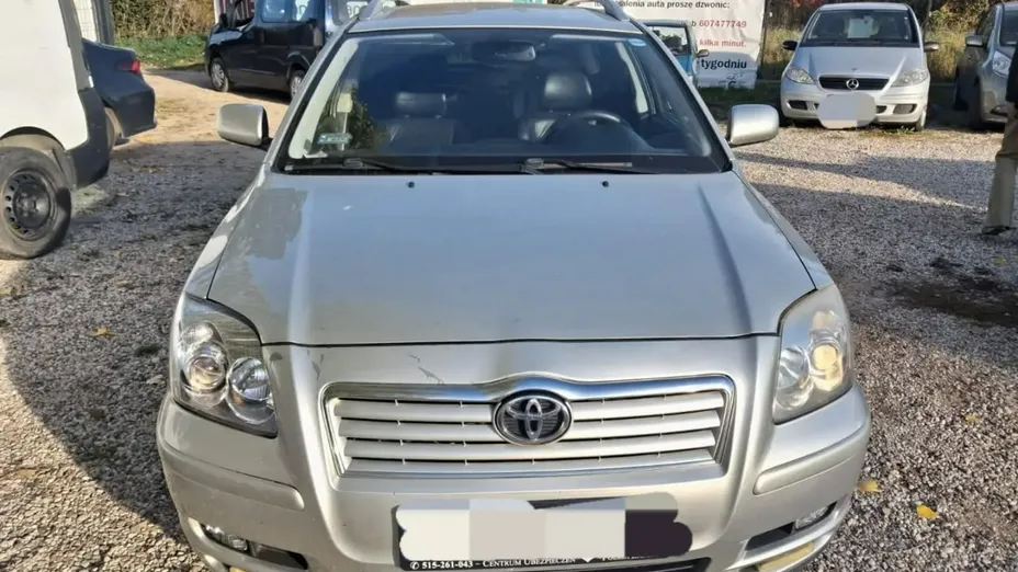 TOYOTA Avensis -