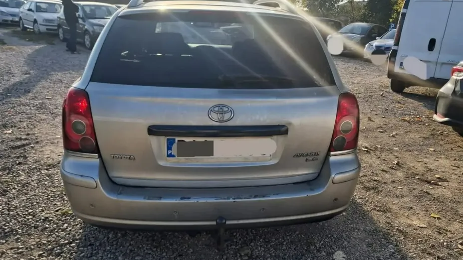TOYOTA Avensis -