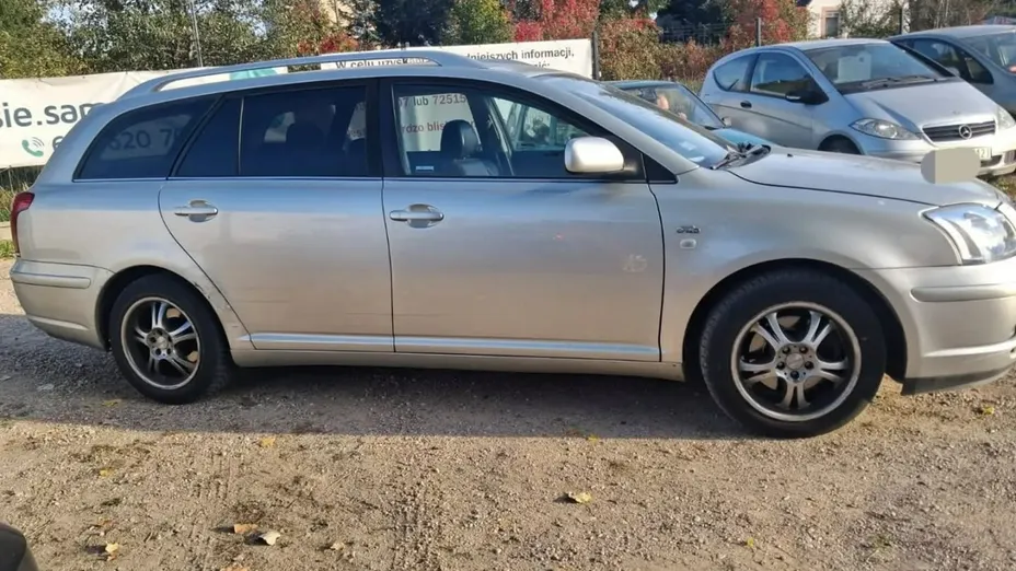 TOYOTA Avensis -