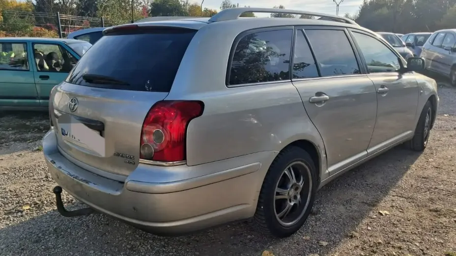TOYOTA Avensis -