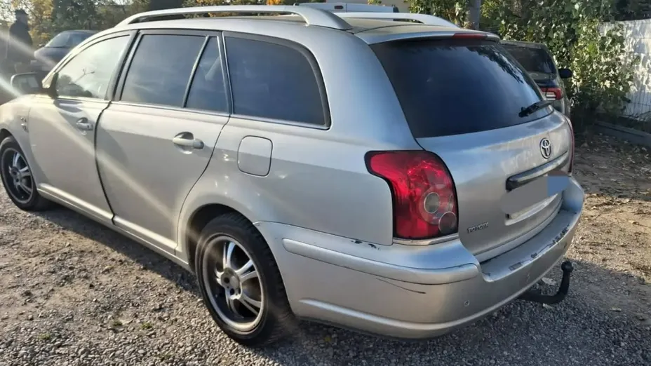 TOYOTA Avensis -