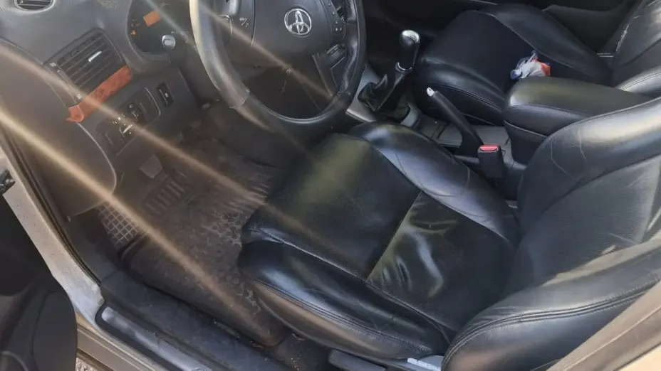 TOYOTA Avensis -