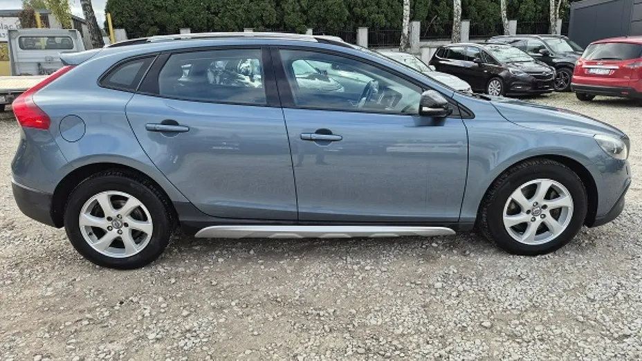 VOLVO V40 Cross Country -