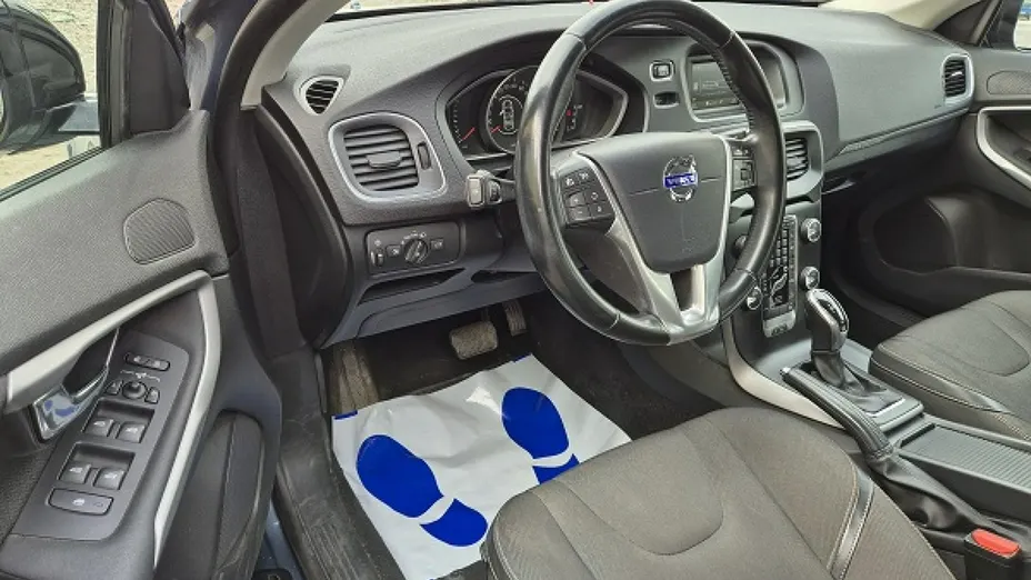 VOLVO V40 Cross Country -