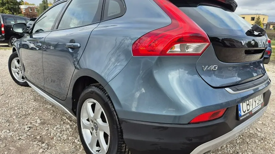 VOLVO V40 Cross Country -