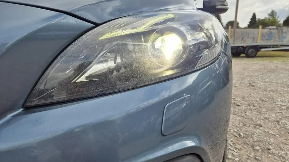 VOLVO V40 Cross Country -