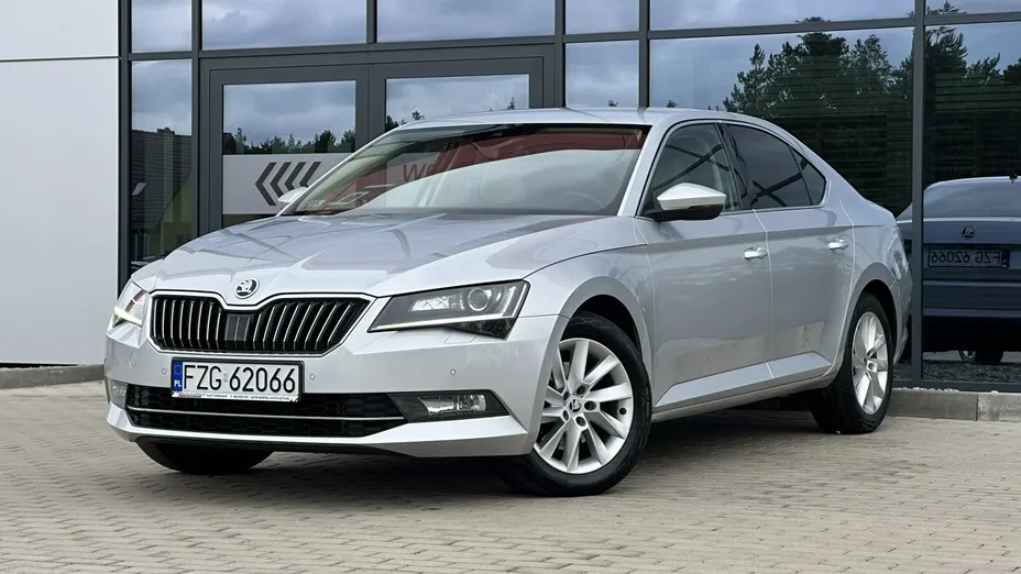 SKODA Superb -