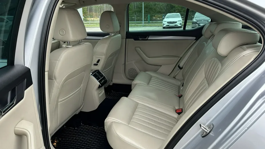 SKODA Superb -