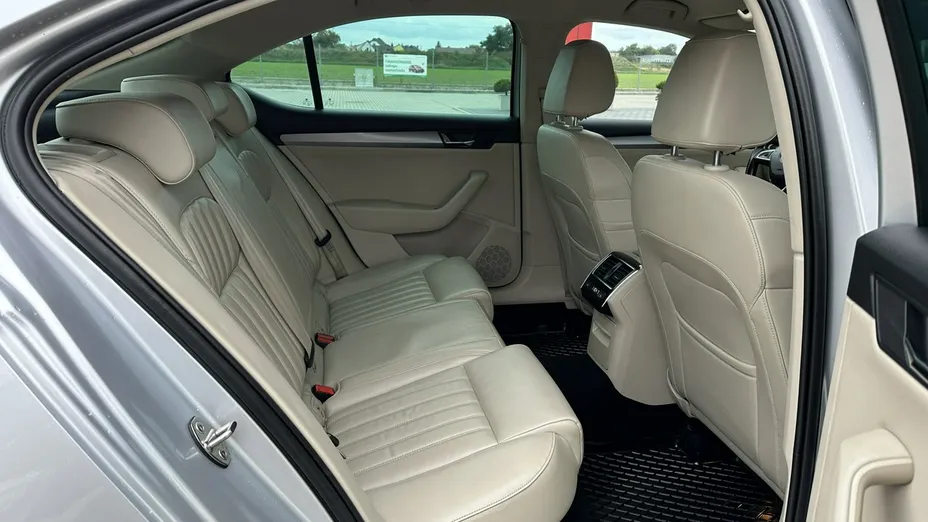 SKODA Superb -
