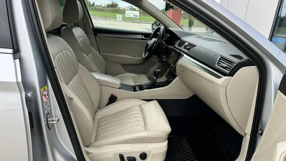 SKODA Superb -