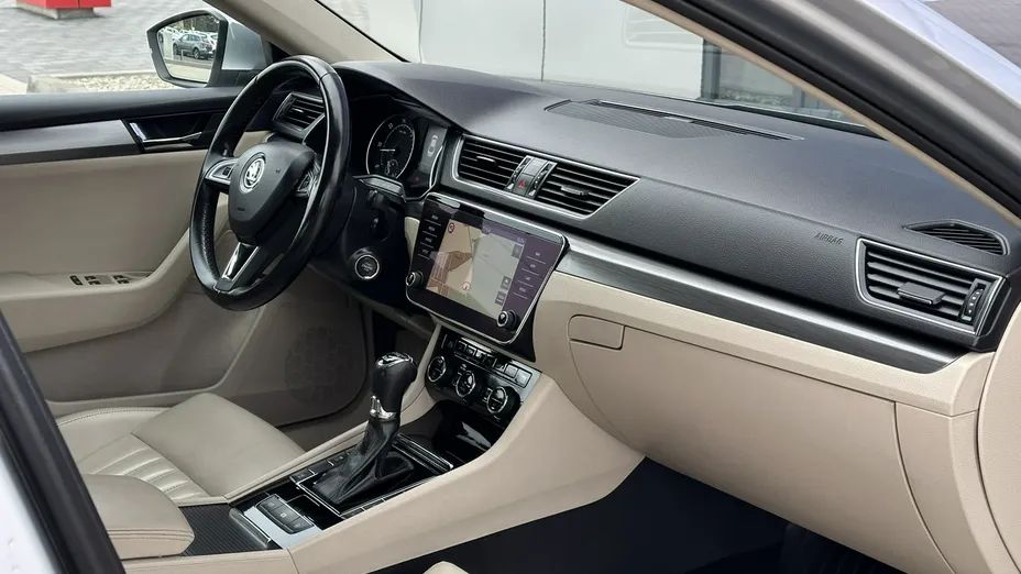 SKODA Superb -