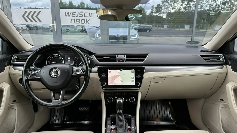 SKODA Superb -