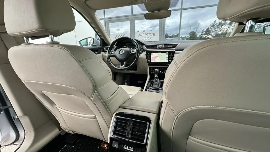 SKODA Superb -