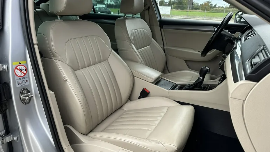 SKODA Superb -