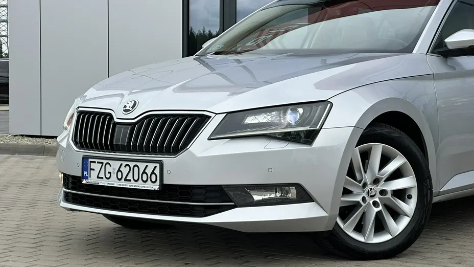 SKODA Superb -