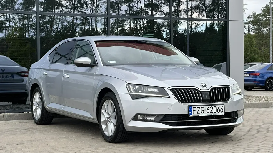 SKODA Superb -