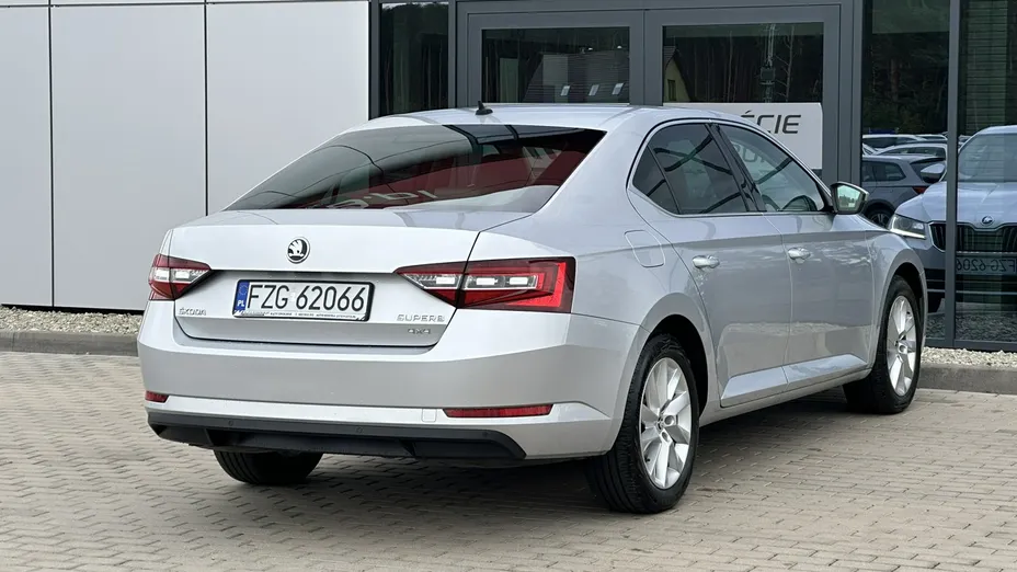 SKODA Superb -